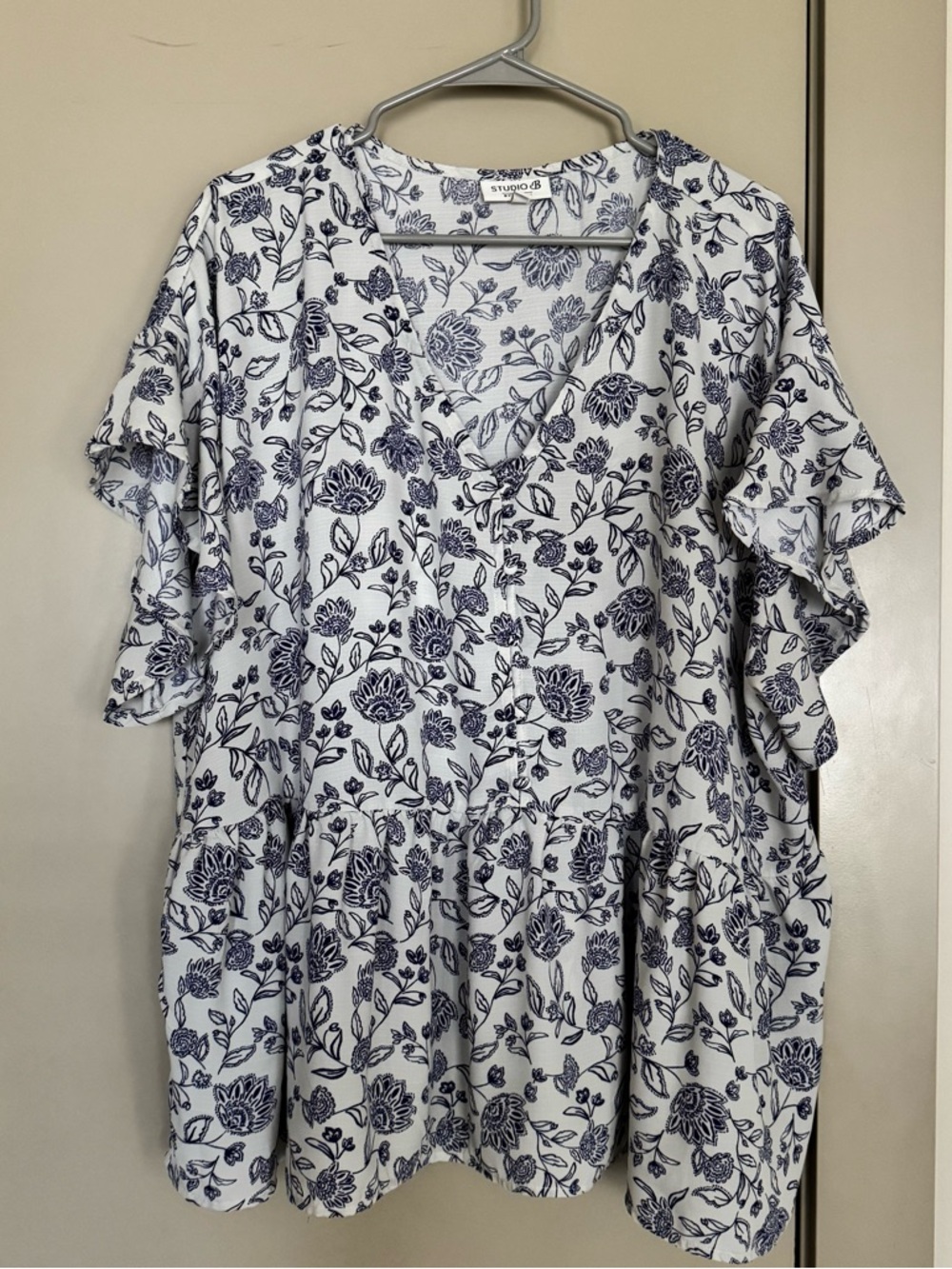 Studio B White Floral V-Neck Flutter Sleeve Tunic